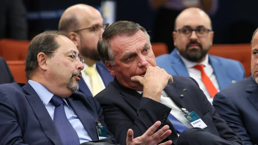 Defesa de Bolsonaro ataca delação de Mauro Cid no STF