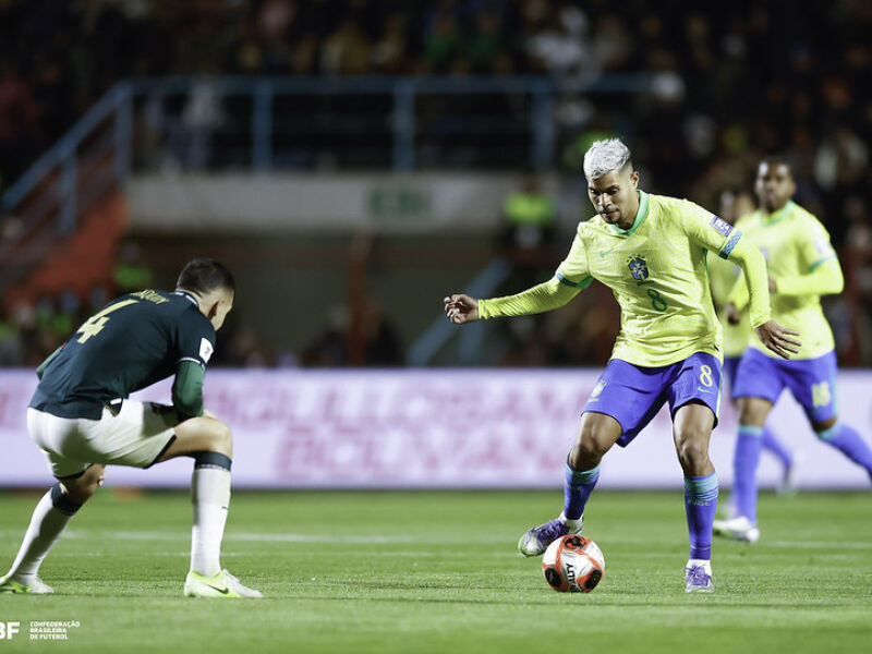 Gandulas da Bolívia Escondem Bolas em Jogo Contra Brasil