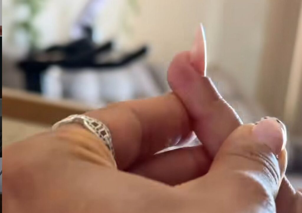 Unhas stiletto: o exagero que viraliza e os cuidados esquecidos
