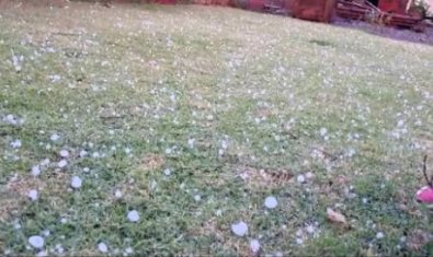 Chuva de granizo surpreende moradores de Jaciara com danos