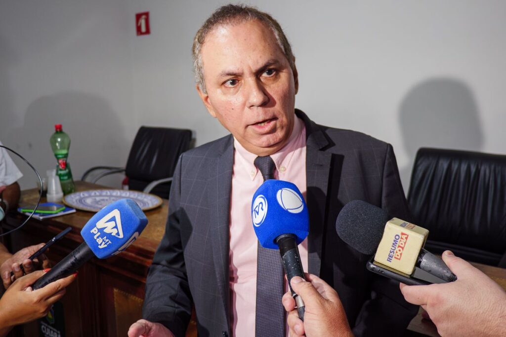 Vereador quer convocar prefeito de Cuiabá para depor em CPI