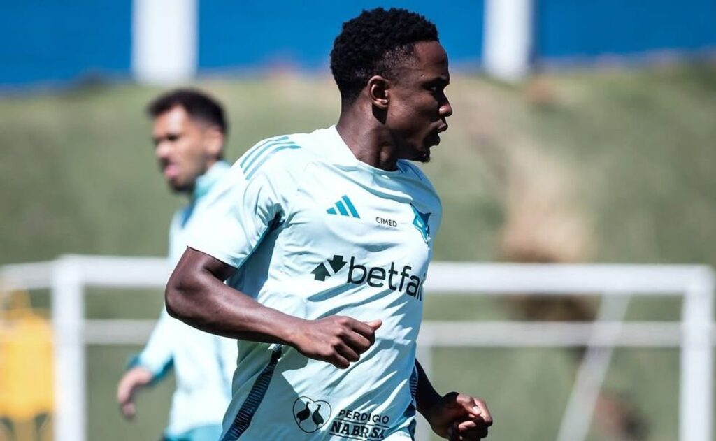 Sinisterra marca primeiro gol pelo Cruzeiro em vitória contra o Bahia