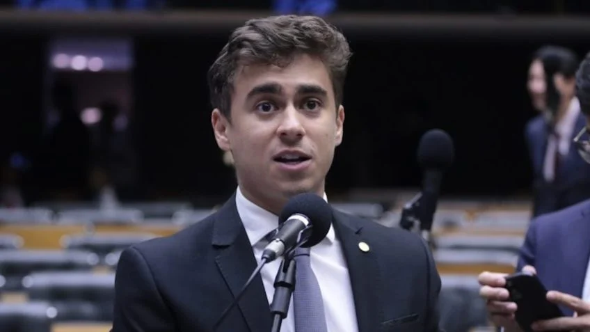 Câmara: Homenagem a extremista americano interrompe votação da PEC da Blindagem