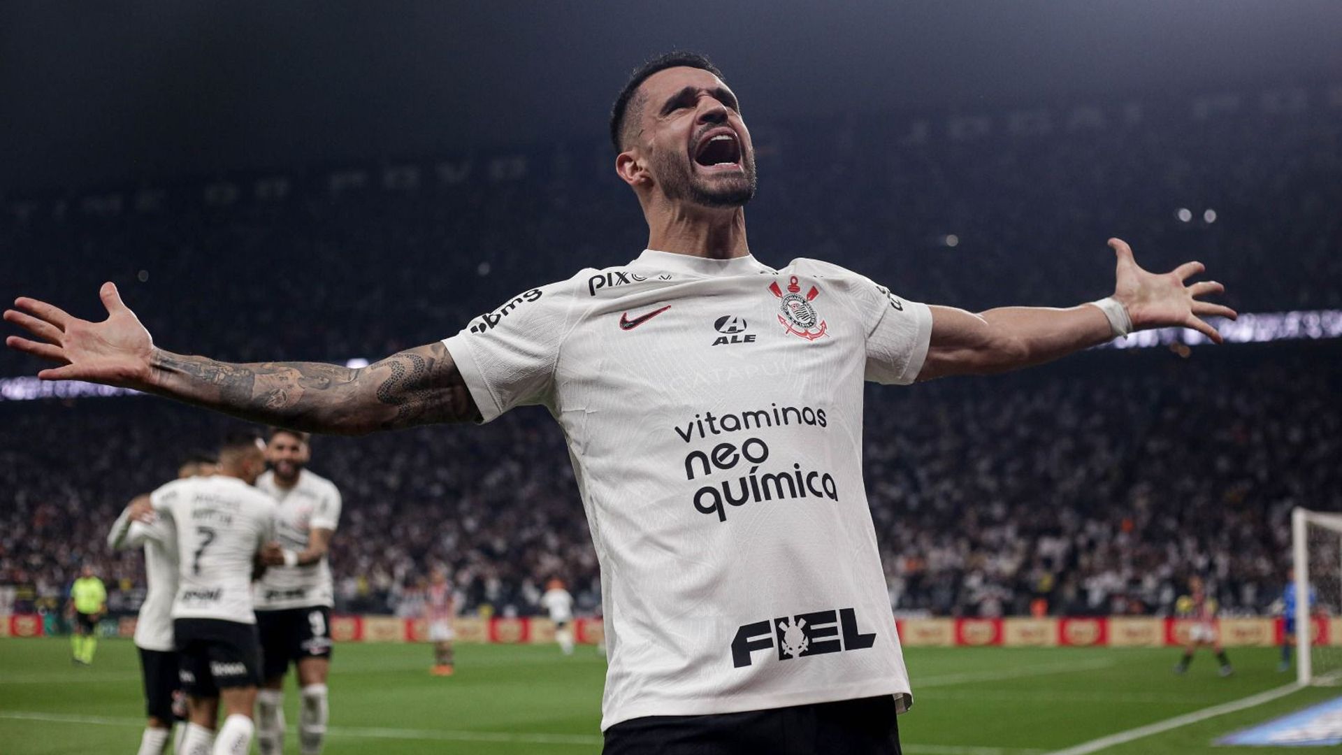 Renato Augusto anuncia aposentadoria do futebol aos 37 anos