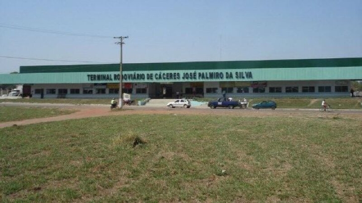 Mulher perde tudo após cochilar na rodoviária de Junco