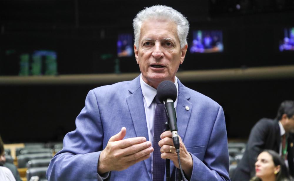 Deputado critica presidente da Câmara por priorizar pautas de interesse