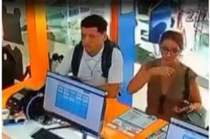 Casal furta celular e documentos em segundos em shopping