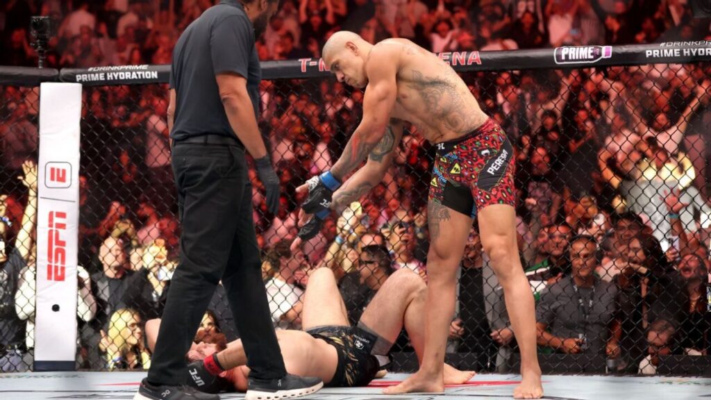 Poatan nocauteia e retoma cinturão do UFC em 80 segundos