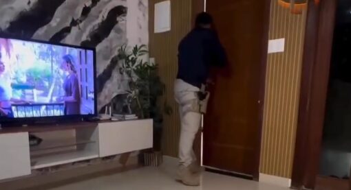 Policial multa esposa por cinto e cena viraliza