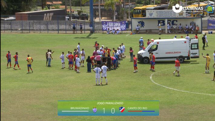 Árbitro desmaia em campo um dia após apitar jogo do Brasileirão