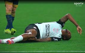Vitinho, do Corinthians, sofre lesão no joelho e pode perder o resto da temporada