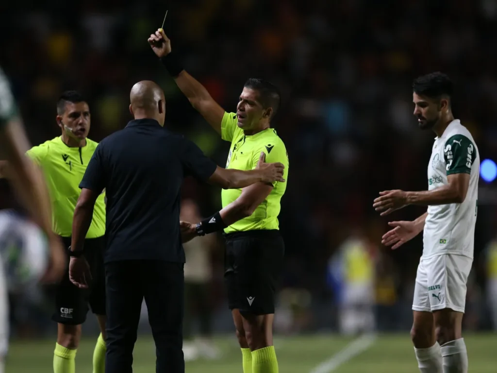 Rodada do Brasileirão: arbitragem em foco e polêmicas marcam jogos