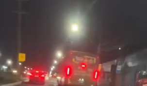 Ônibus vaza óleo em avenida de Cuiabá e gera perigo
