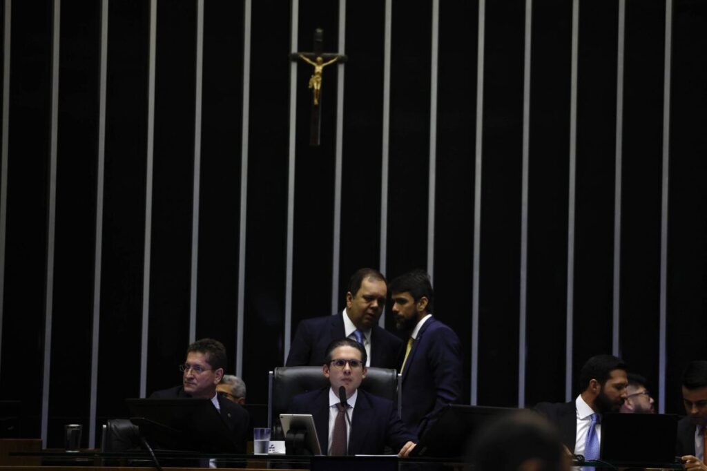 Câmara derruba MP que taxaria bancos e casas de apostas