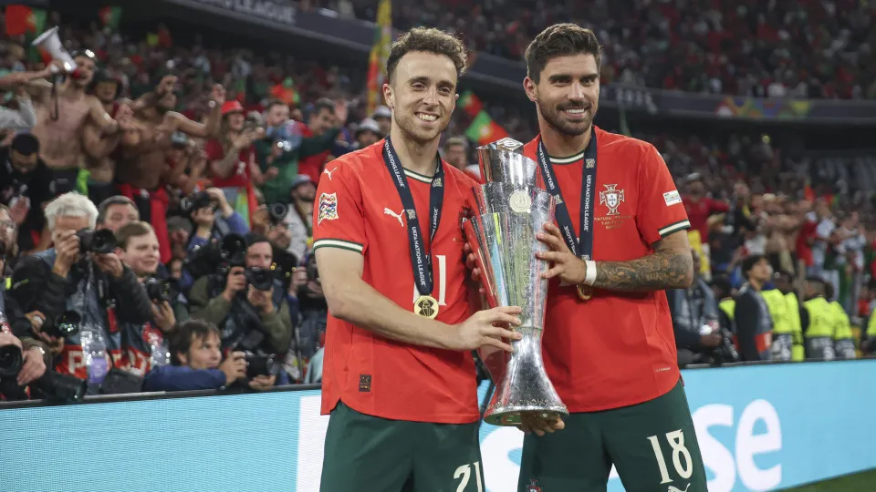 Gol de Rúben Neves emociona e Portugal vence com homenagem a Diogo Jota