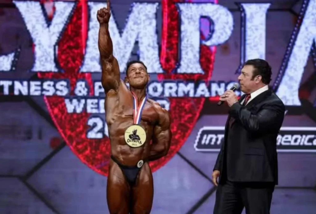 Ramon Dino faz história e conquista Mr. Olympia 2025