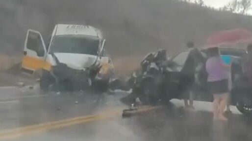 Acidente grave na BR-381 deixa feridos e interdita rodovia
