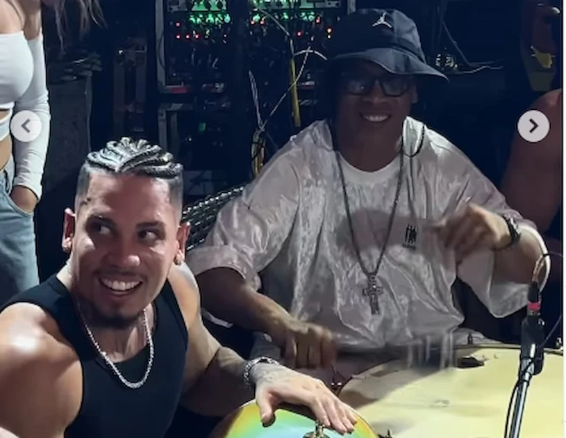 Paulinho e Ronaldinho Gaúcho tocam pagode em after de show
