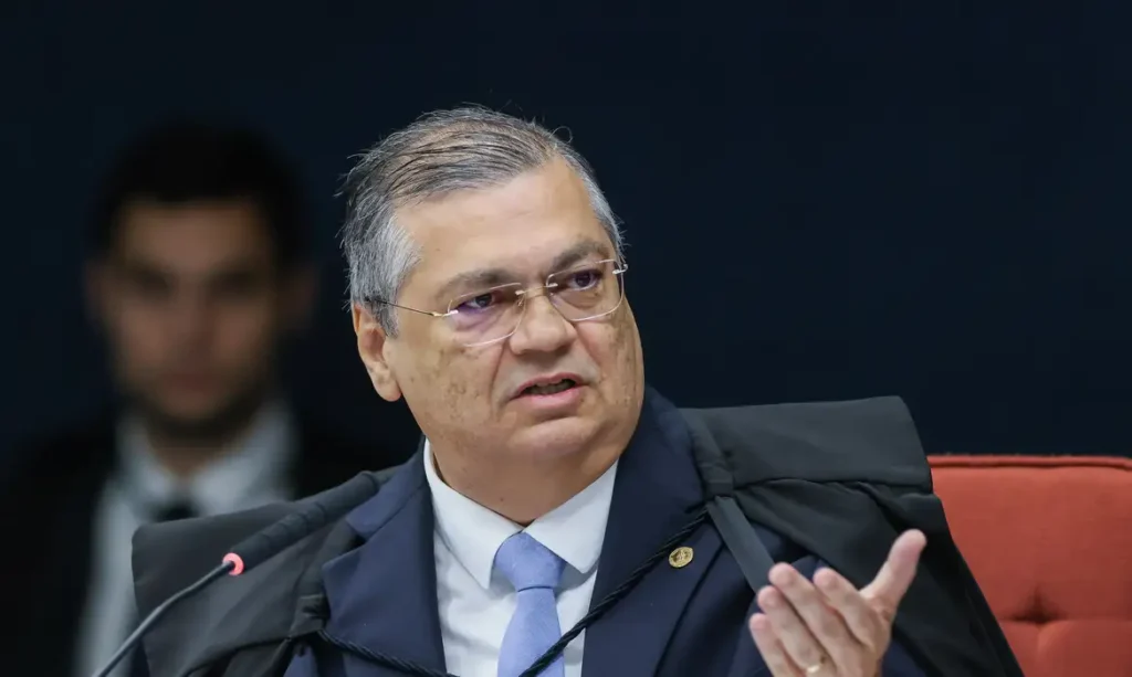 Flávio Dino corrige advogado sobre Maradona e gera descontração no STF
