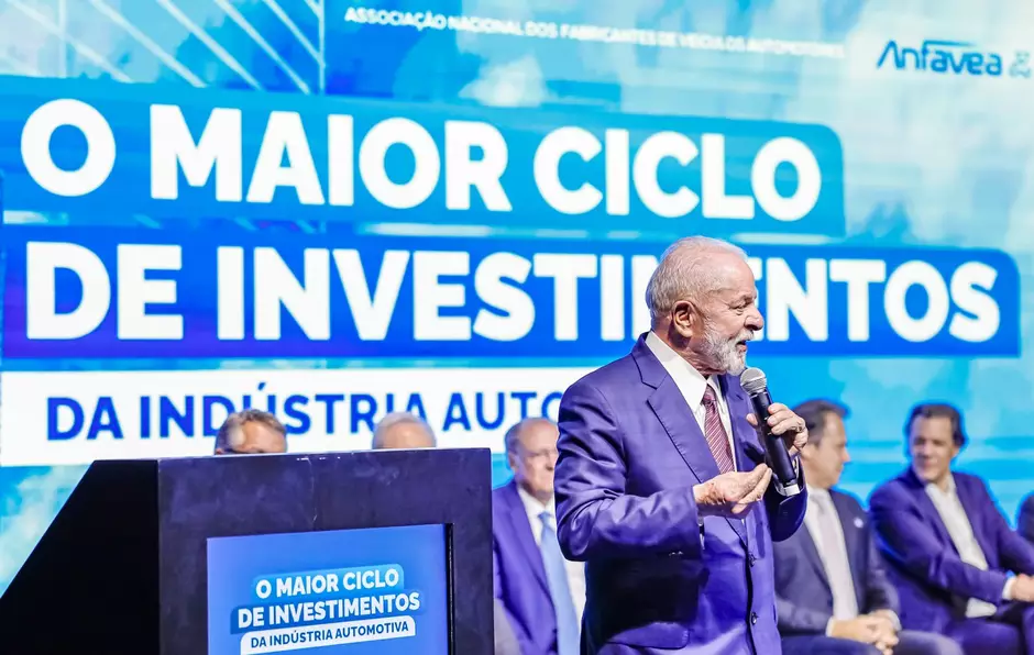 Governo federal reestrutura cargos e foca na Caixa Econômica