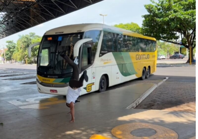 Motorista pantaneiro une capoeira e profissão em vídeos virais
