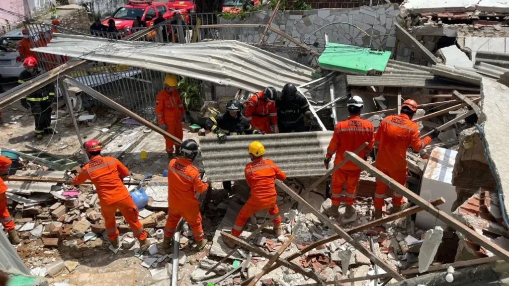 Desabamento em Olinda: suspeita de explosão de gás causa uma morte