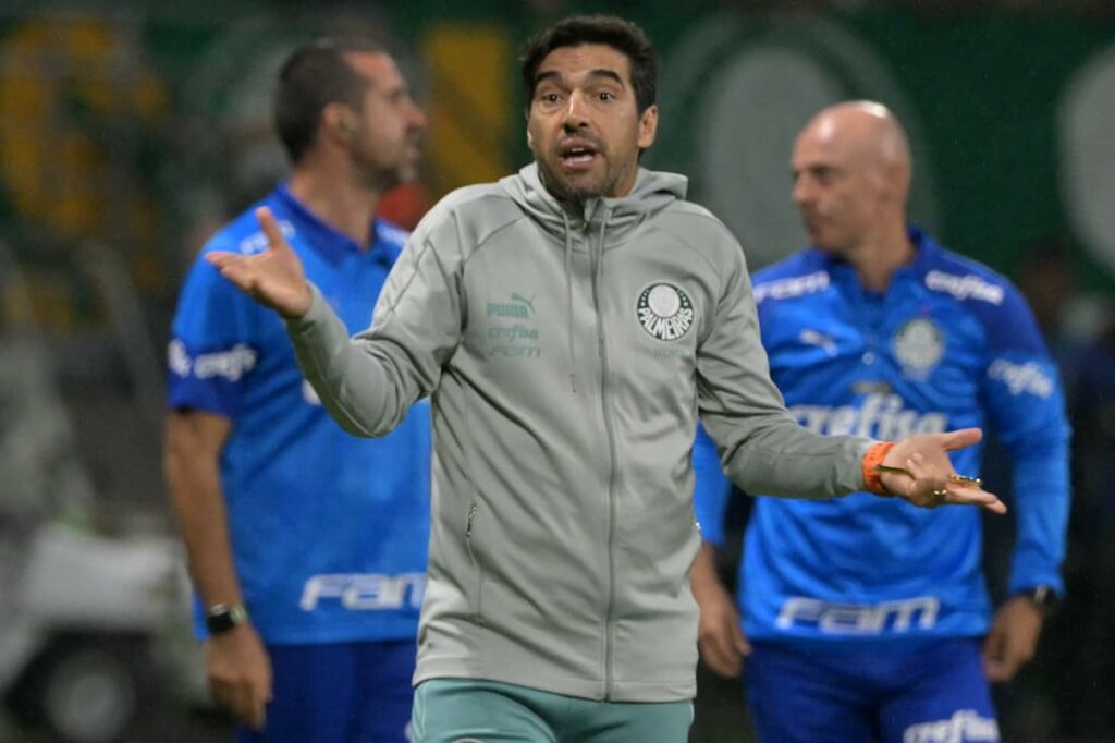 Abel Ferreira cobra profissionalismo da arbitragem brasileira