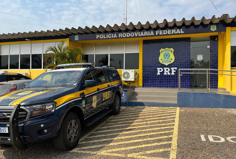 PRF apreende 20 tabletes de maconha em ônibus na BR-364