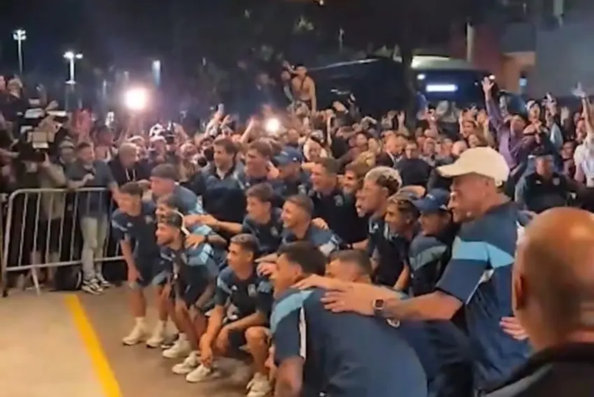Festa da torcida do Racing no Rio aquece semifinal da Libertadores