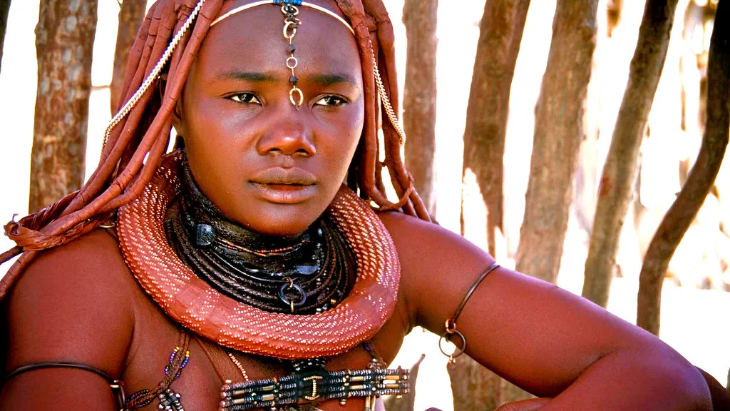 Povo Himba: o segredo ancestral da beleza e resistência no deserto