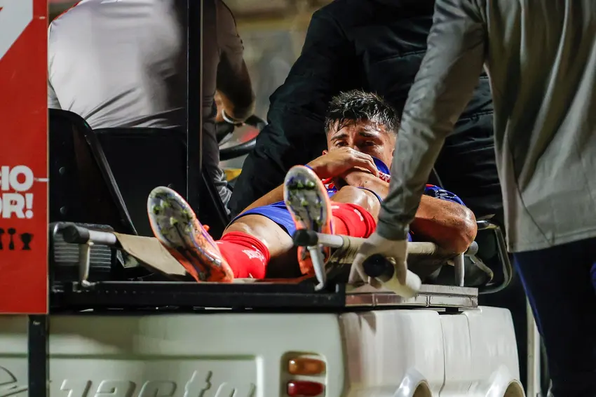 Sanabria deixa campo chorando após lesão e preocupa torcida