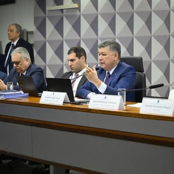 Ex-diretor diz que conseguiu cargos no INSS e Infraero só com currículos