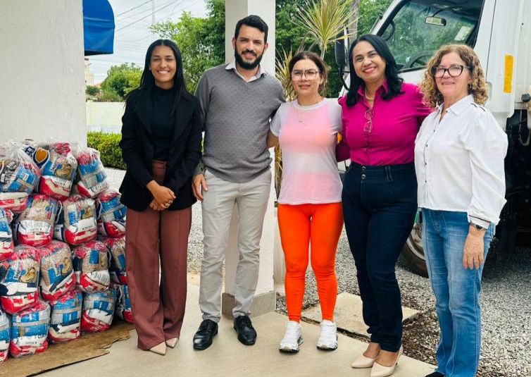 Prefeitura de Cáceres entrega cestas básicas e materiais de limpeza ao Lar Servas de Maria