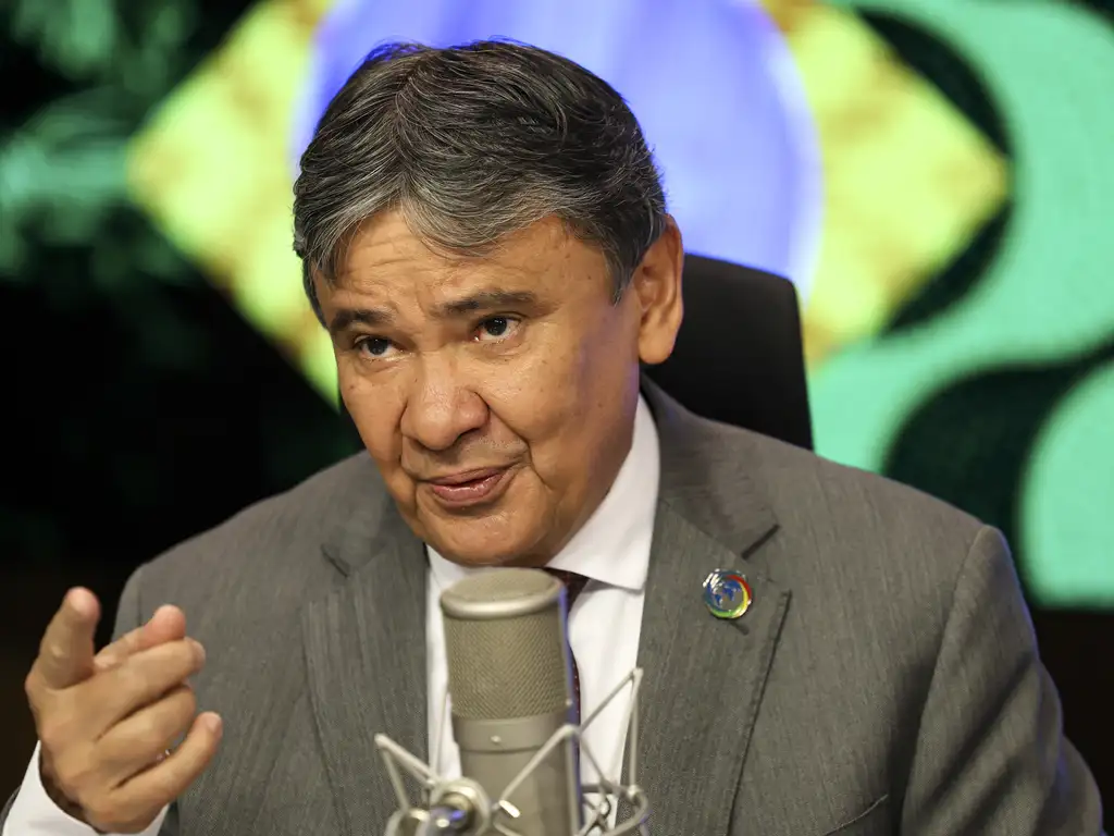 Ministro esclarece fala sobre Bolsa Família e carteira de trabalho