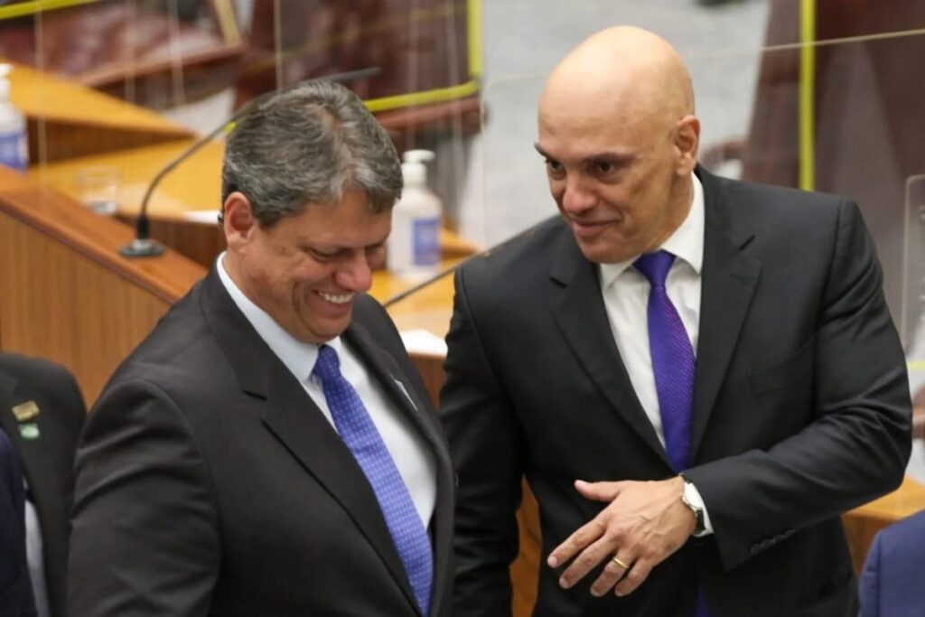 Tarcísio liga para Moraes após crítica e busca reaproximação
