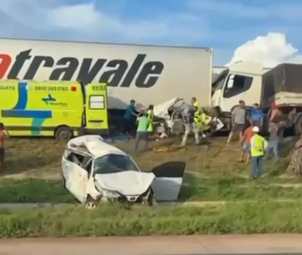 Grave acidente com seis veículos bloqueia BR-364 em MT