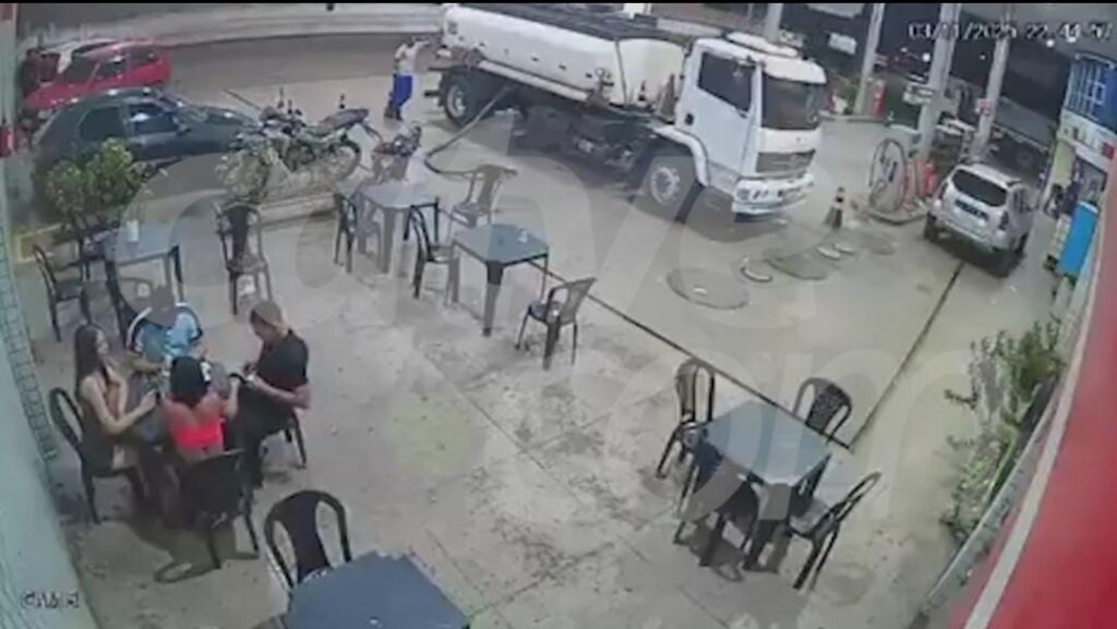 Princípio de incêndio em posto de combustível choca clientes