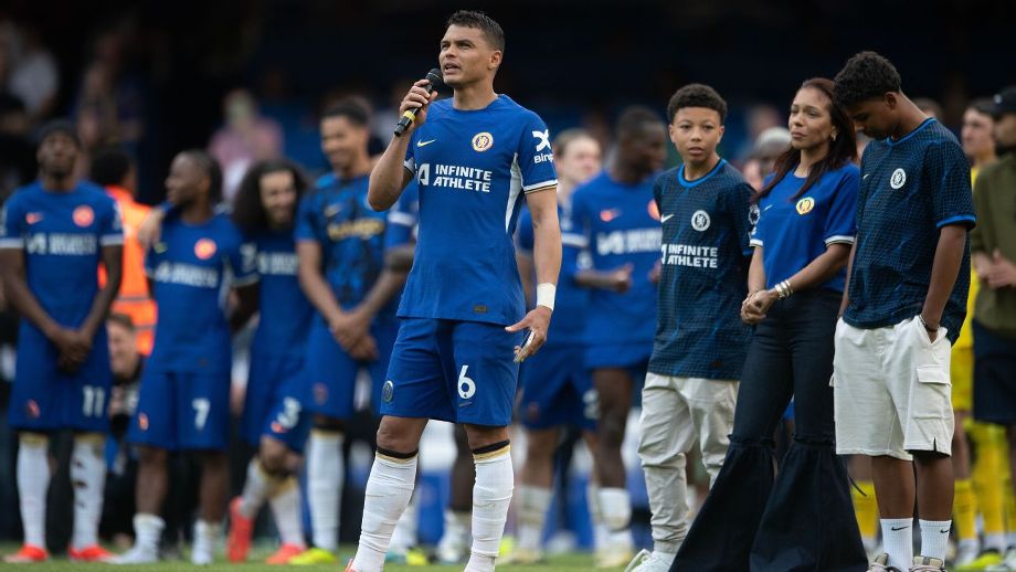Isago Silva assina primeiro contrato profissional com o Chelsea