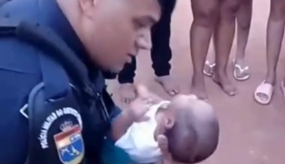 Policial salva bebê de 1 mês com engasgo em São Sebastião