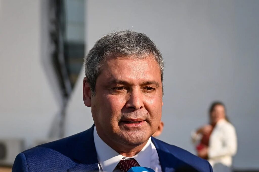 PT debate rompimento com Centrão em ato no Rio