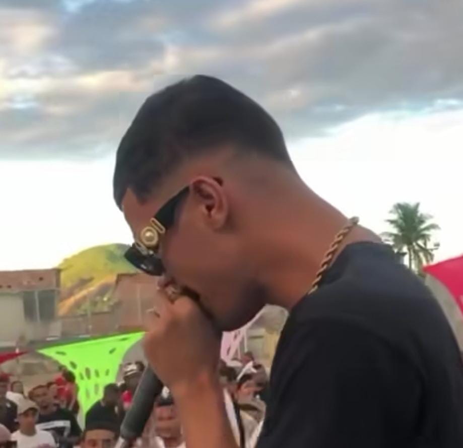 DJ anuncia traição em show e vídeo repercute nas redes