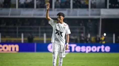 Santos inicia conversas para renovação de Robinho Jr.