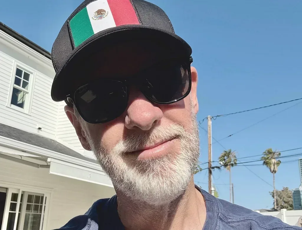 Guitarrista de banda famosa é diagnosticado com doença… e repercute entre morado em destaque