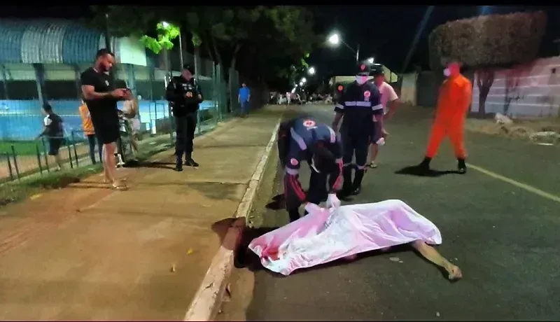 Motociclista morre após ser atingido por caminhonete em fuga em… e mobiliza a co em destaque