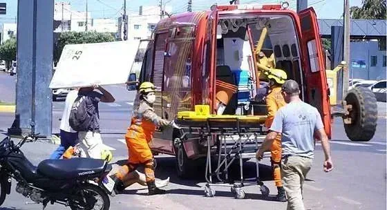 Câmera registra colisão entre moto e bicicleta elétrica em Lucas do Rio Verde em destaque