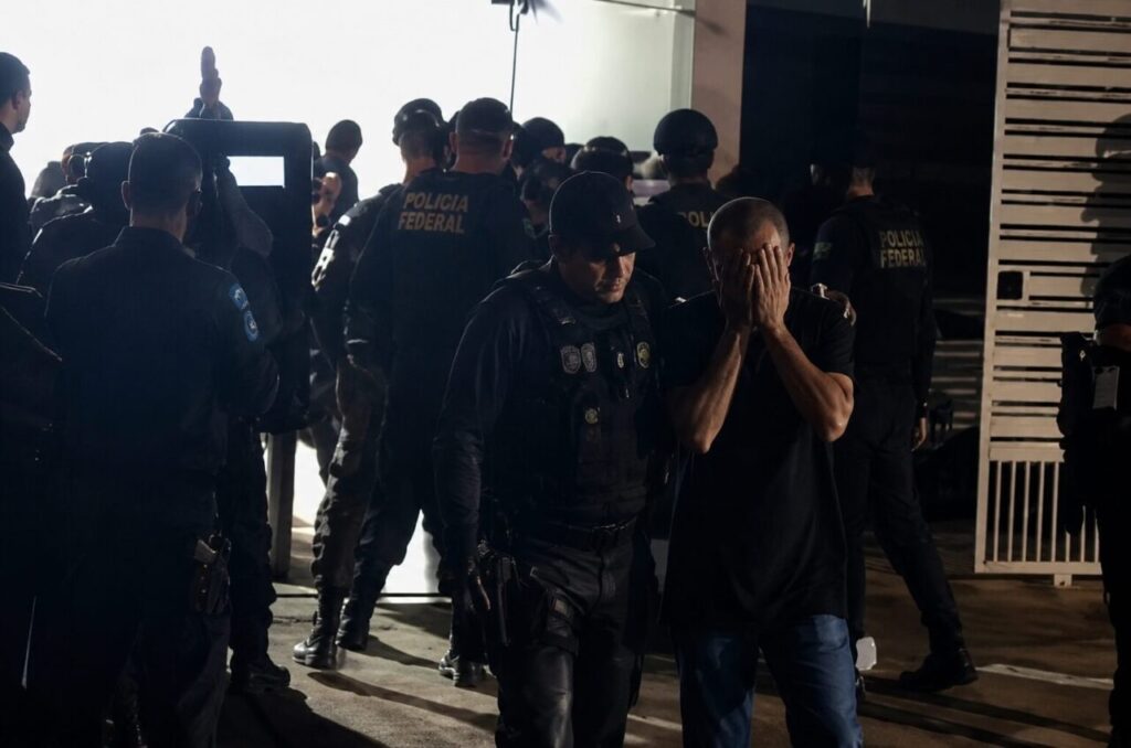Criminosos invadem casa, fazem família refém e exigem live para negociação antes em destaque