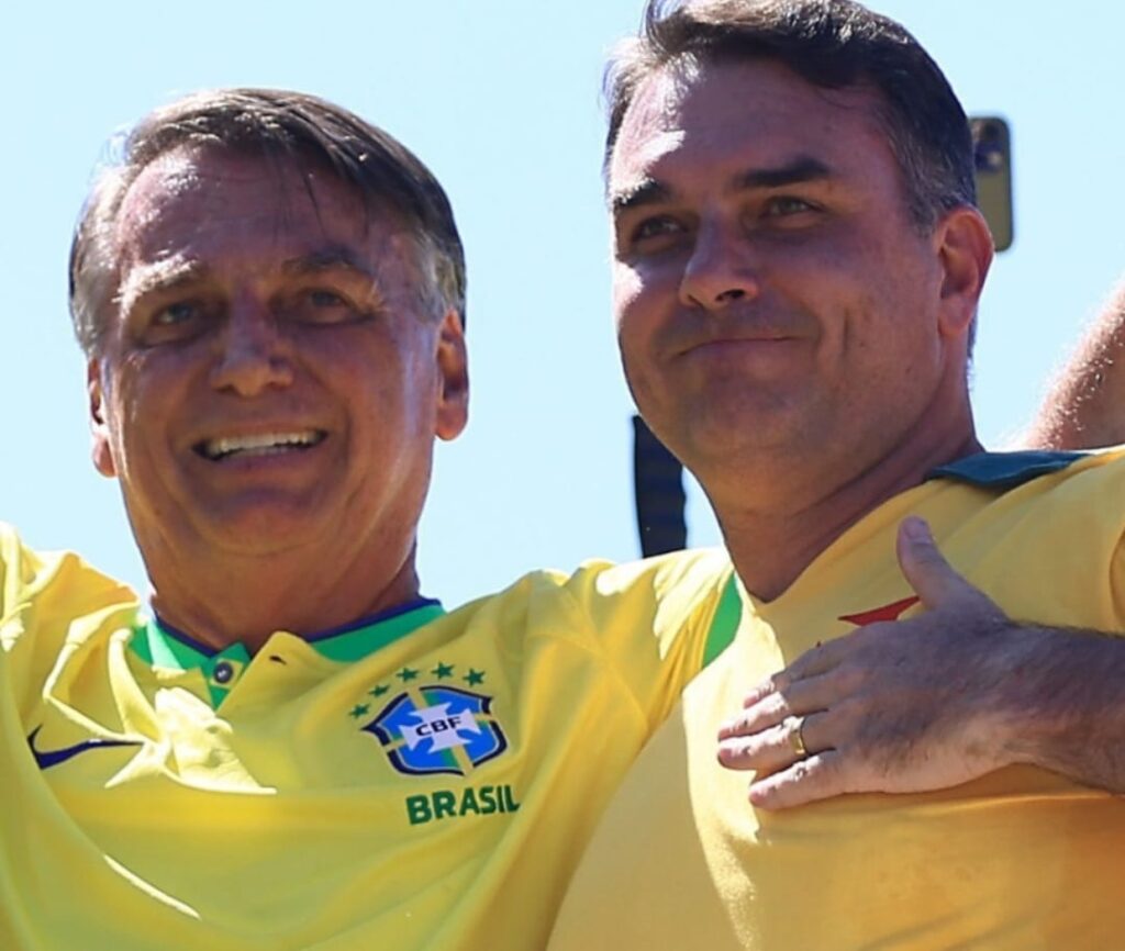 visita Flávio Bolsonaro Jair Bolsonaro apoio familiar prisão domiciliar em destaque