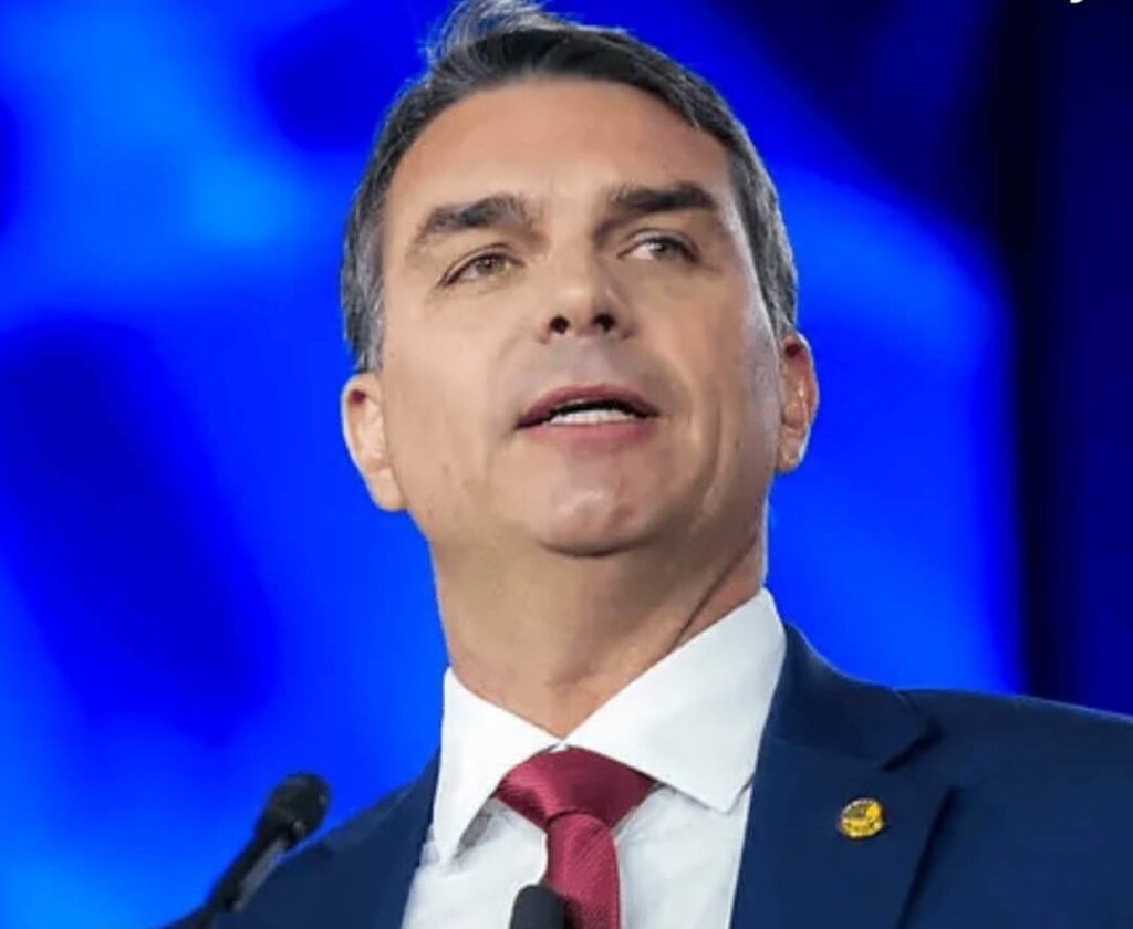 Flávio Bolsonaro fim da reeleição impacto social comunidades interior em destaque