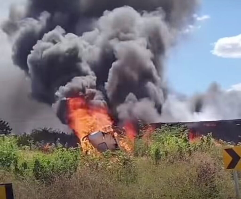 acidente motorista carbonizado BR-222 Forquilha em destaque